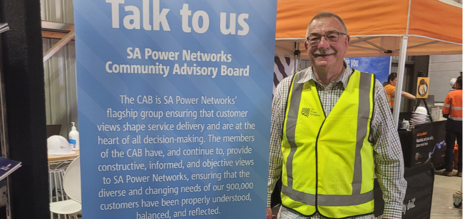 Kelvin Trimper AM at the Barmera Field Days for the SA Power Networks Community Advisory Board 905 x 428 Kelvin Trimper AM at the Barmera Field Days for the SA Power Networks Community Advisory Board 905 x 428